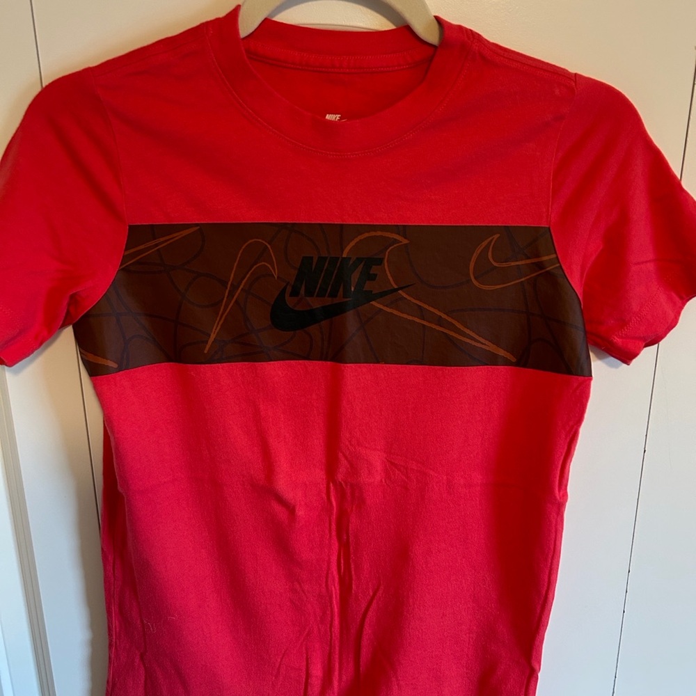 2 Boys Nike T-shirts size M